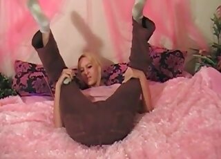 Skinny blonde chick wants to poop her pants